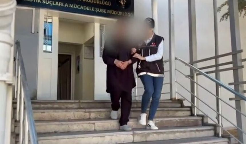 İranlı şüphelilerin mide ve bağırsaklarından uyuşturucu bulundu