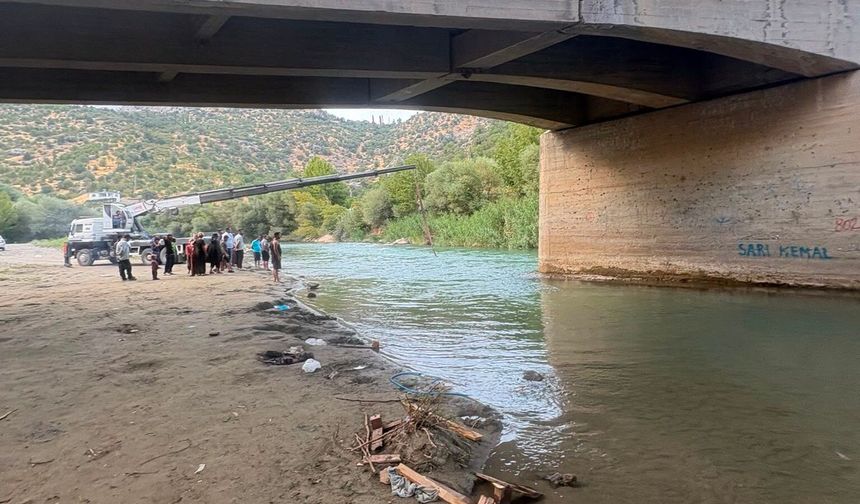 Kazada savrulan bariyer parçaları, çocuğa isabet etti
