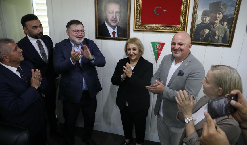 Menderes Belediye Başkan Vekili Asuman Şen görevi devraldı