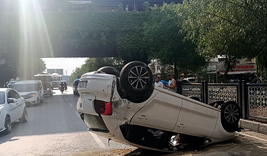 Otomobil, köprüden alt yola düştü