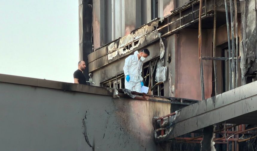 Plazadaki yangının boyutu, gün ağarınca belli oldu