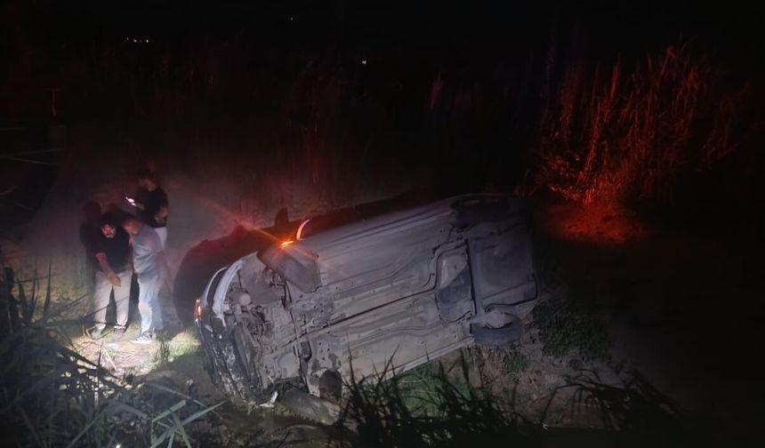 Turgutlu’da Polisten Kaçan Otomobil Su Kanalına Düştü: 3 Yaralı