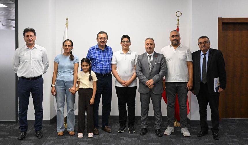 Altındağ’ın LGS şampiyonu Başkan Tiryaki’yi ziyaret etti