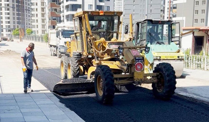 Keçiören Belediyesi Fen İşleri ekipleri sahada: Yol ve kaldırımlarda yenileme çalışması