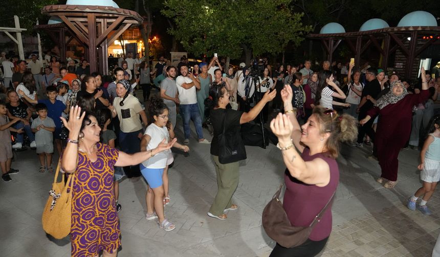 Keçiören’de park konserleri başladı: Yaz akşamları müzikle şenlenecek