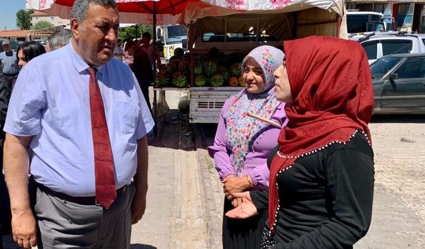 Gürer: “Pazarda ürün var olsa da emekli alamadığı ürüne tezgahta bakıp geçiyor”