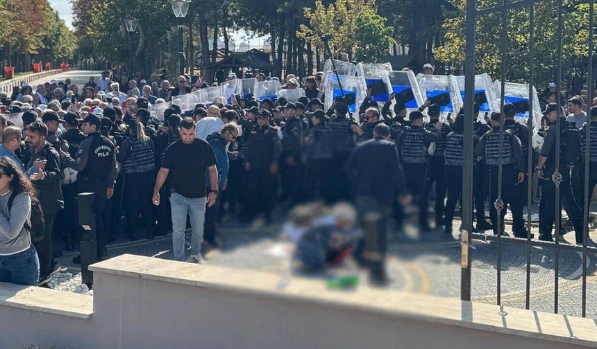 AYM Önündeki Eylemde Kendini Vuran Emekli Polis Hayatını Kaybetti