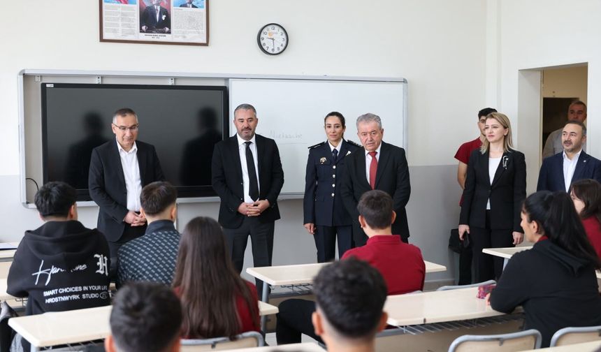 Pursaklar'da Başkan Çetin'den yeni eğitim yılında öğrencilere destek