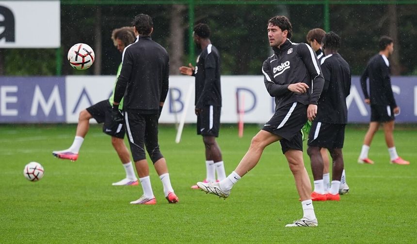 Beşiktaş’ın UEFA listesi belli oldu: Kadroda dikkat çeken isimler