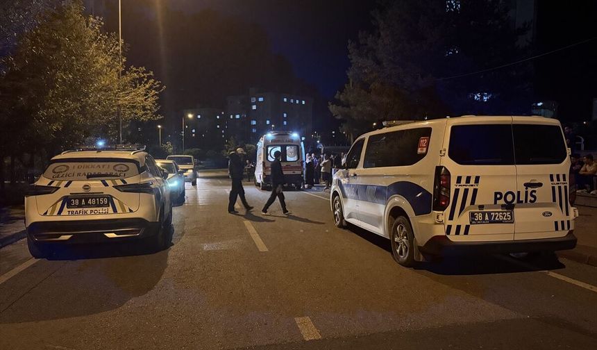 Kayseri'de bıçaklı kavgada 3 genç yaralandı