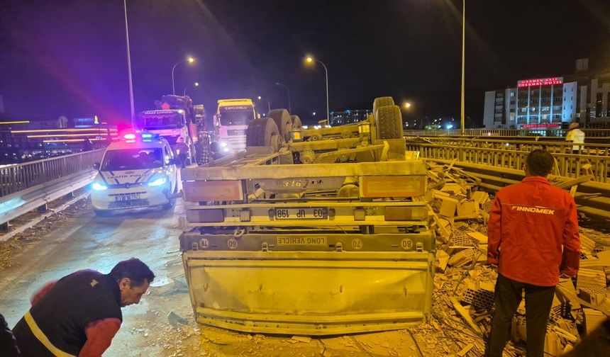 Afyonkarahisar'da feci kaza: 1'i ağır 6 yaralı