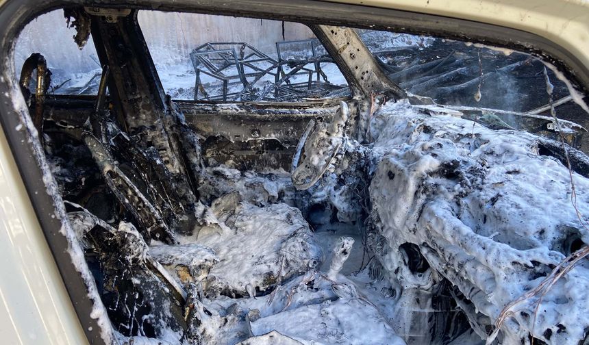 Balıkesir'de arazide çıkan yangın, otomobile sıçradı