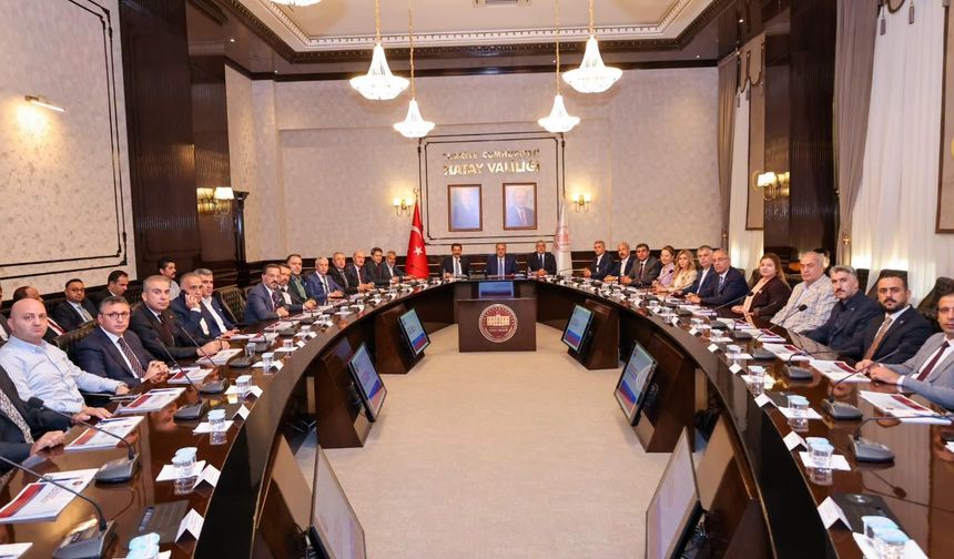 Hayati Yazıcı Hatay’da yeniden yapılanma çalışmalarını görüştü