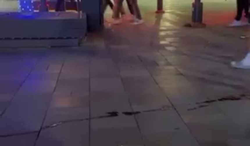 İki grup arasındaki tekme ve yumruklu kavga