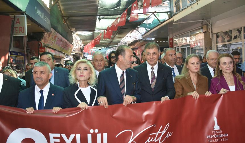 İzmir'de 9 Eylül kutlamaları 'Zafer Yürüyüşü' ile başladı