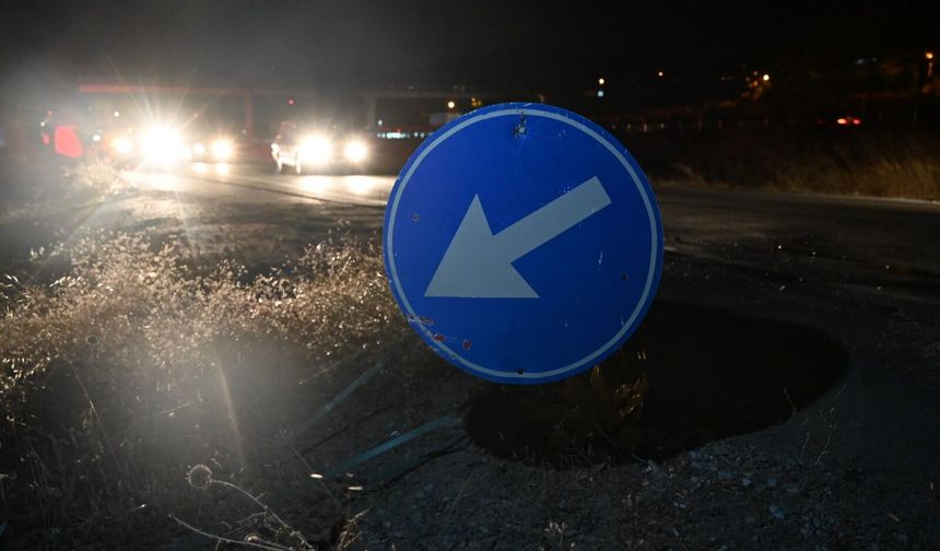 Kırıkkale'de motosiklet trafik levhasına çarptı