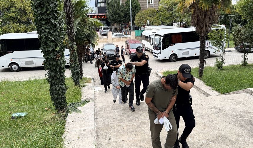'Sokaklar Güvende' operasyonundaki 21 şüpheli adliyede!