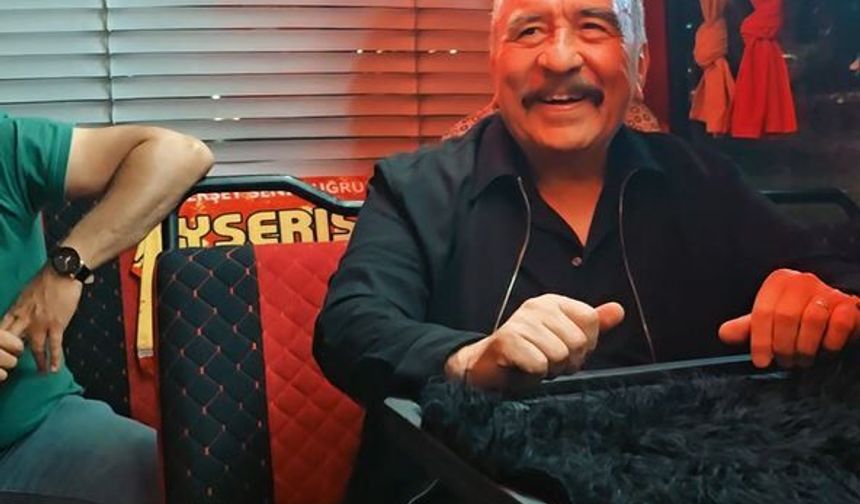 Ümit Besen Kayseri’de nostaljik minibüsle konsere gitti