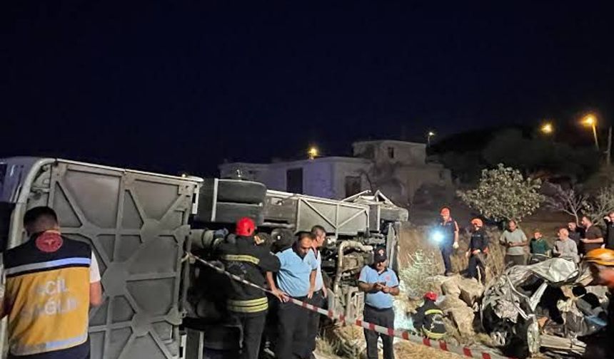 Gaziantep’teki Feci Kazada Ölen 7 Kişi Yan Yana Toprağa Verildi
