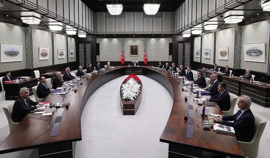 Kabine Toplantısı Başladı: Gündemde Fon Soruşturması ve Terörsüz Türkiye Süreci