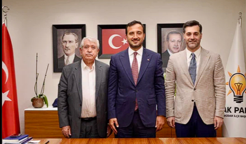 Üsküdar'da Seçim Öncesi Deprem: CHP'li 4 İsim AK Parti'ye Katıldı!