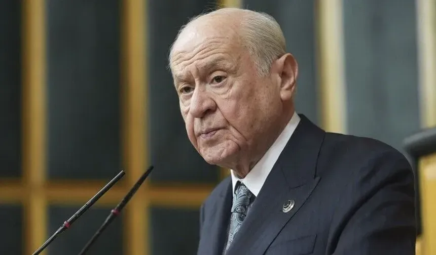 MHP kongresine gelinlik ve damatlıkla geldiler