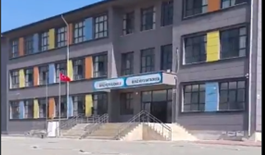 Okulun İlk Günü Skandalı: Şebeke Suyu Yok, Klima Yok!