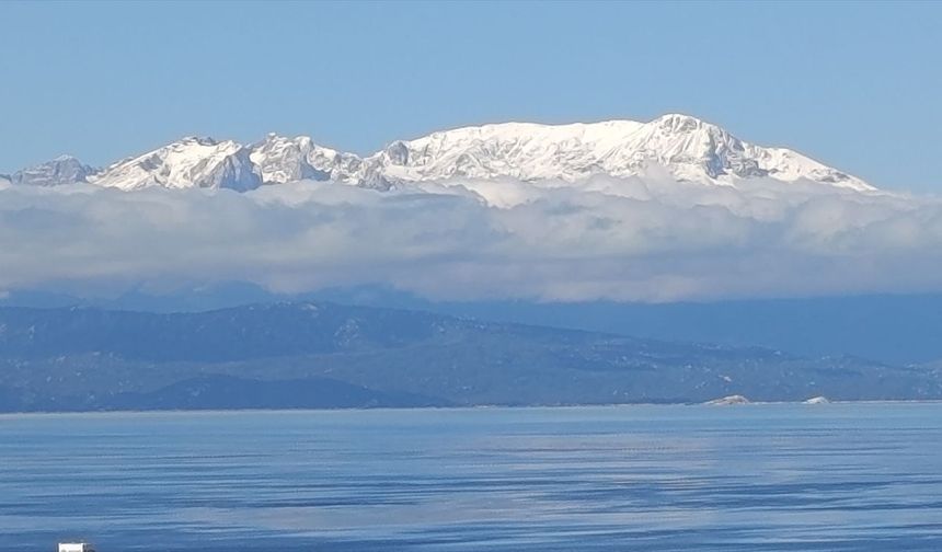 Anamas Dağı'nın zirvesi beyaz örtüyle kaplandı