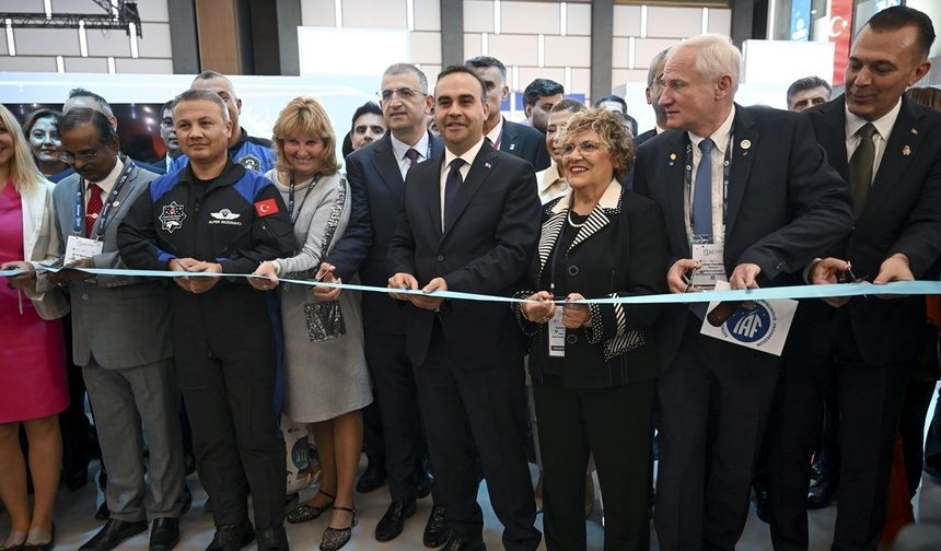 Bakan Kacır, 77. Uluslararası Uzay Kongresi'nin açılışını yaptı