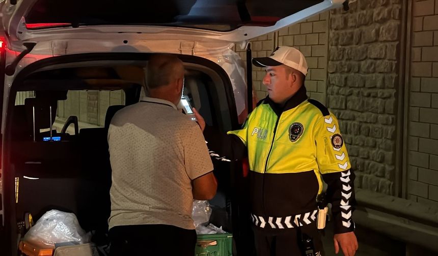 Eskişehir’de Marul Yüklü Kamyonet Devrildi: Trafik Aksadı