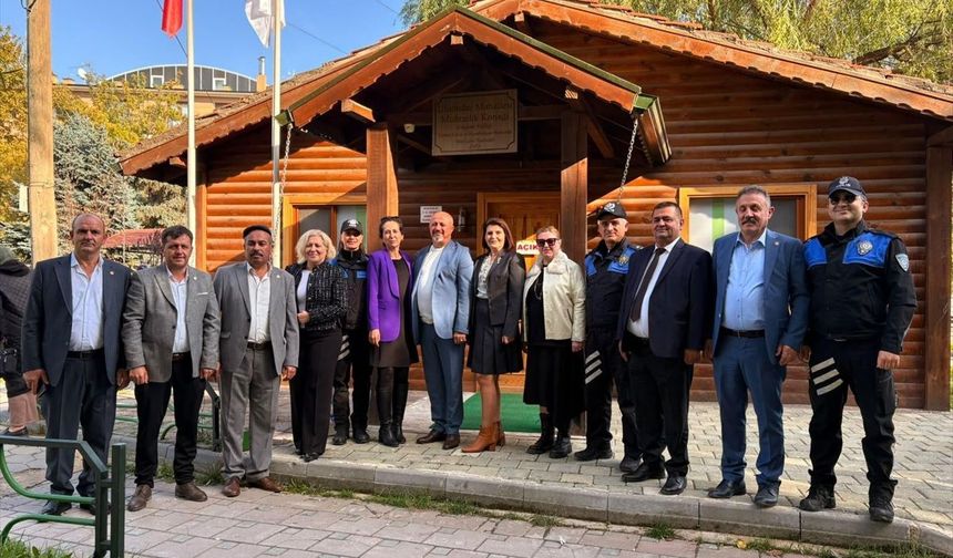 Eskişehir'de polis ekipleri muhtarları ziyaret etti