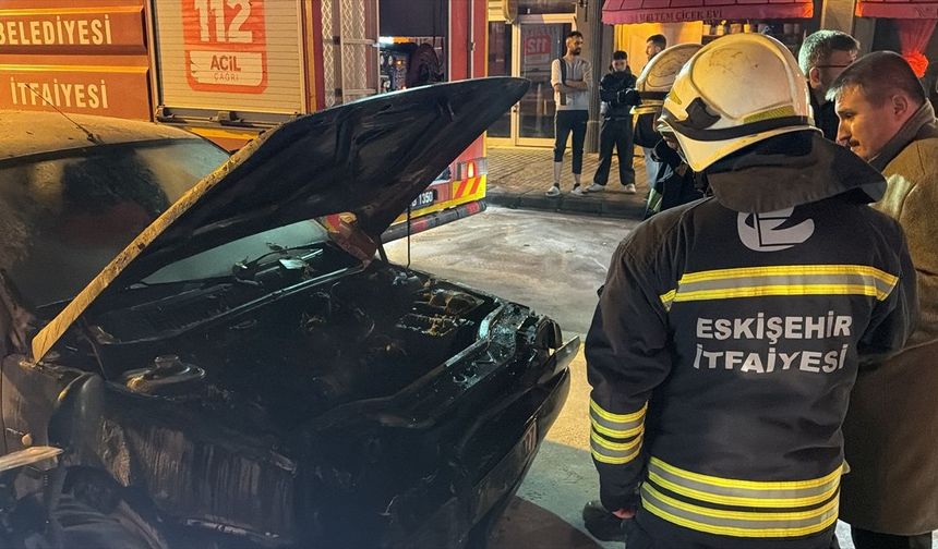 Eskişehir'de seyir halindeki otomobilde yangın çıktı