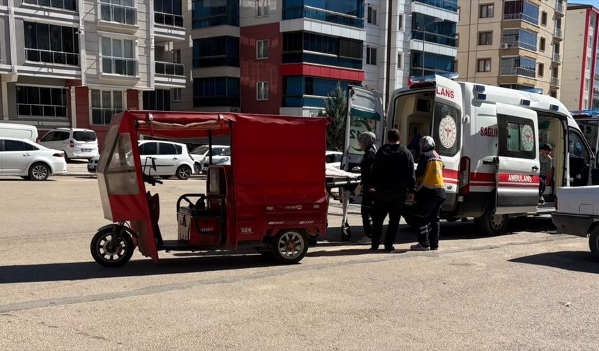 Kırıkkale'de otomobil ile elektrikli motosikletin çarpıştığı kazada 4 kişi yaralandı