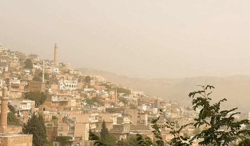 Mardin’i Toz Bulutu Kapladı! Vatandaşlar Nefes Almakta Zorlanıyor