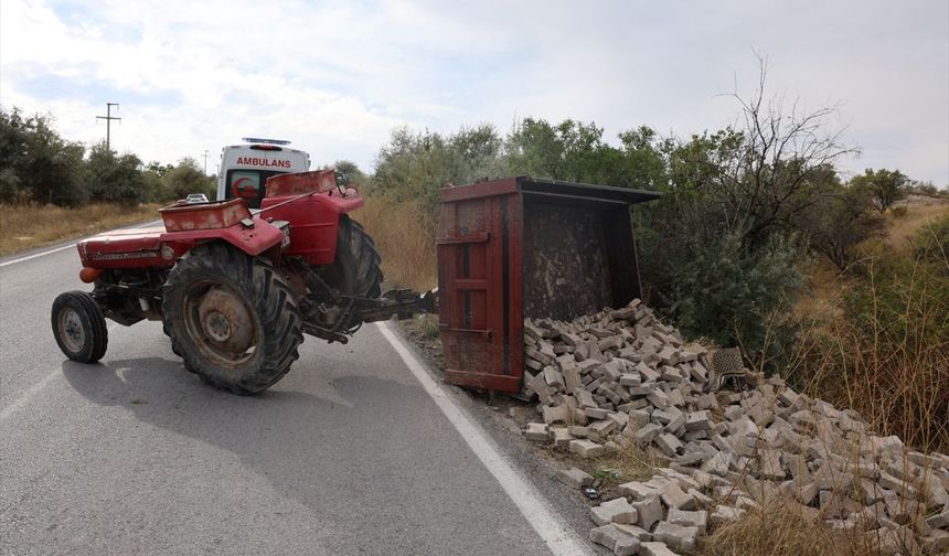 Nevşehir'de traktör römorku devrildi: 2'si çocuk 3 yaralı