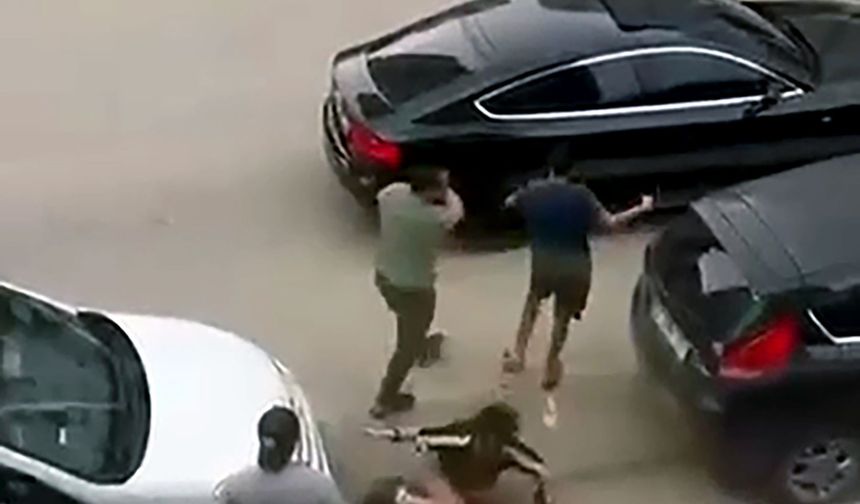 Adana’da Çocuklarının Gözü Önünde Eşini Darbetti! O Anlar Kamerada