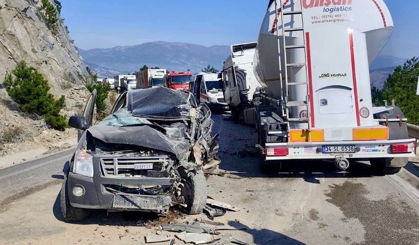 Bolu'da feci kaza; 1 ölü, 3 yaralı