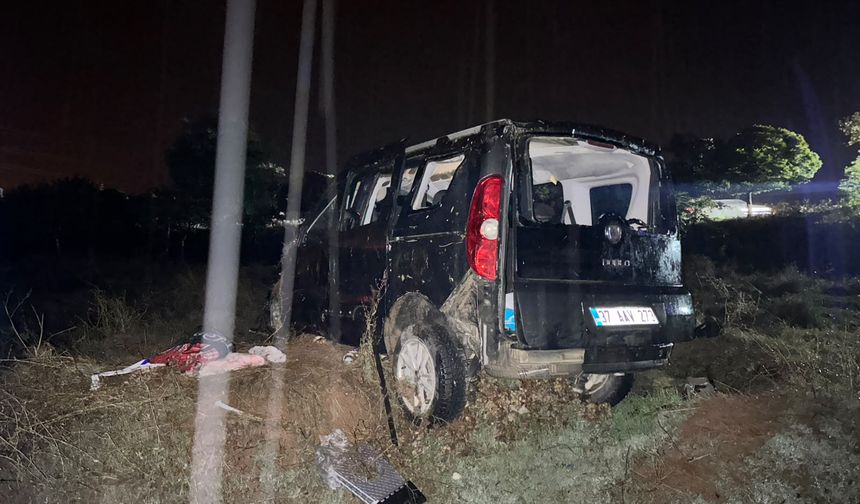 Hafif ticari araç takla atıp şarampole yuvarlandı