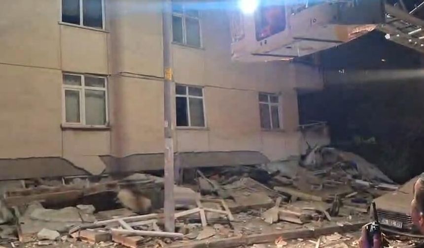 İstanbul'da 6 katlı bina çöktü
