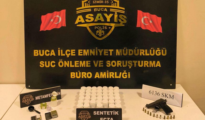İzmir’de firari hükümlüye operasyon: Evinden uyuşturucu ve tabanca çıktı