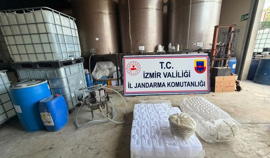 İzmir’de Kaçak Alkol Operasyonu: 21 Bin Litre Ele Geçirildi!