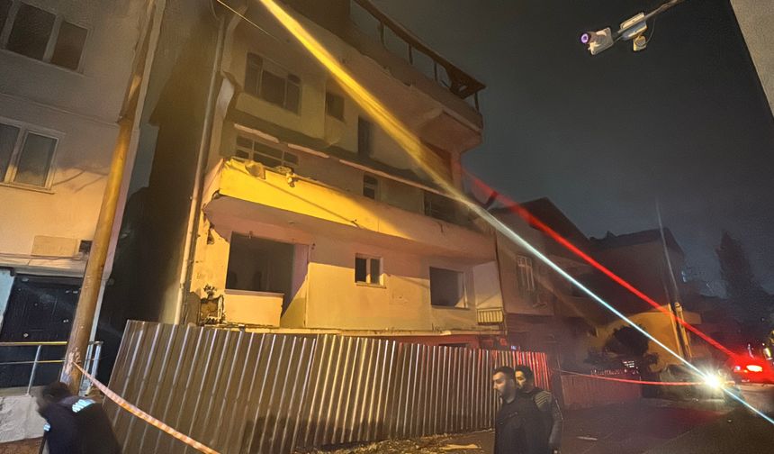 Kocaeli'de boşaltılan binada balkon çöktü!
