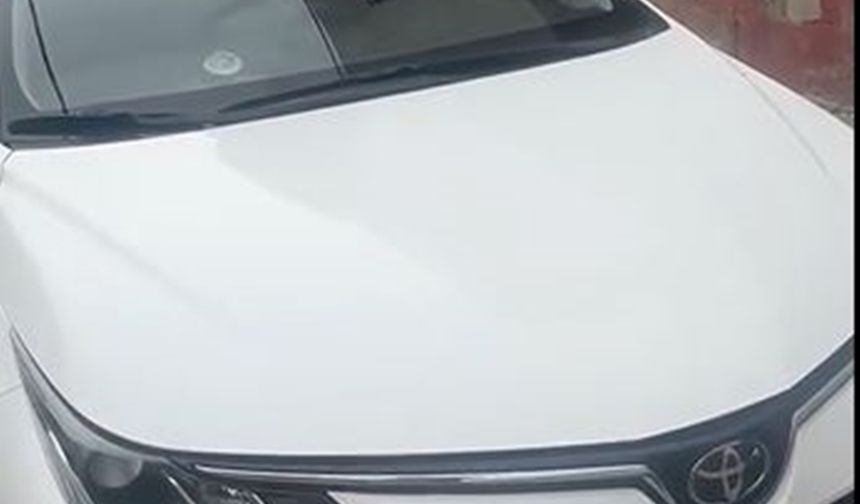 Park halindeki otomobile yorgun mermi isabet etti