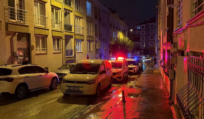Sevgilisiyle birlikte yaşadığı evde göğsünden bıçaklandı