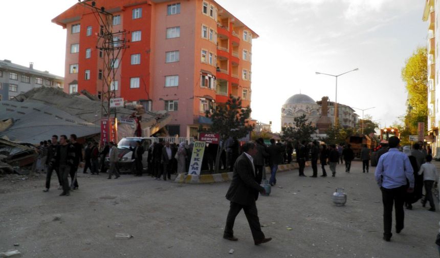 Van depreminin üzerinden 15 yıl geçti
