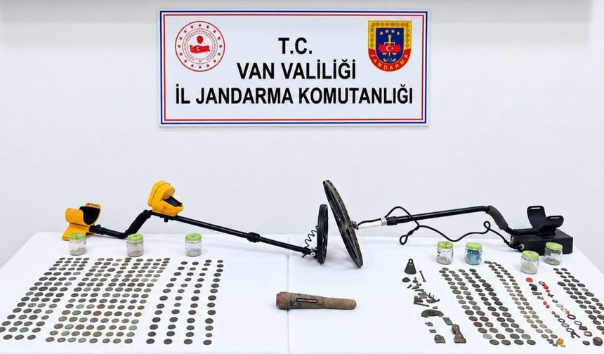 Van’da tarihi eser operasyonu: 529 Roma sikkesi ele geçirildi