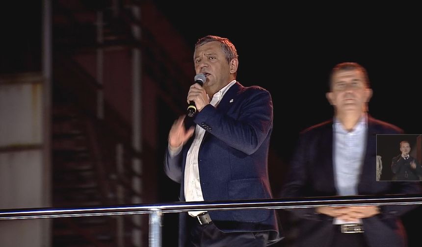 YENİ Parti Lideri Özgür Özel Zeytinburnu'nda Miting Düzenledi