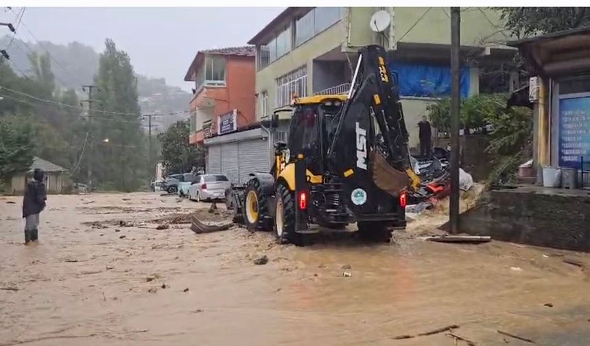 Zonguldak'ta sağanak; dereler taştı!