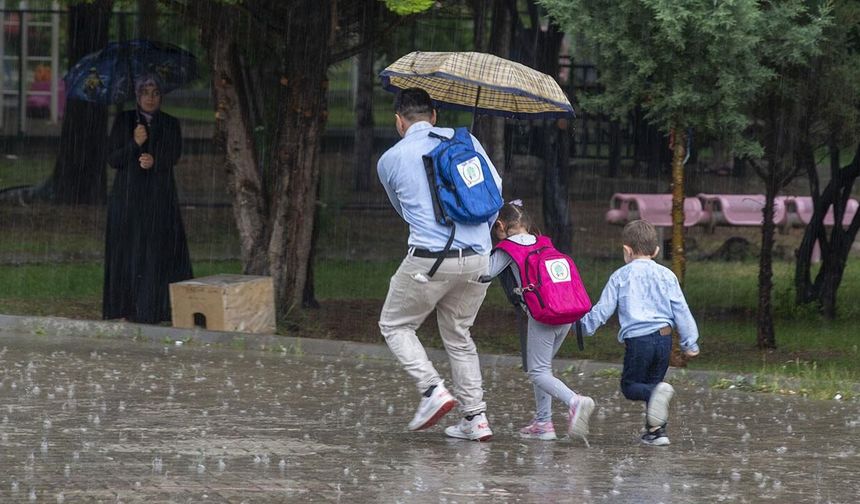 İstanbul'da bugün okullar tatil mi? 19 Ekim Pazartesi için karar açıklandı!
