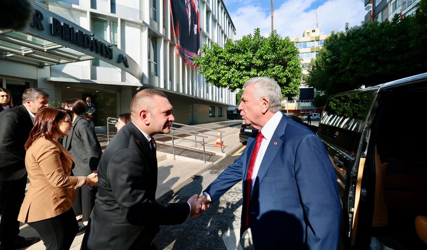 Mansur Yavaş'tan Vahap Seçer'in ailesine ziyaret